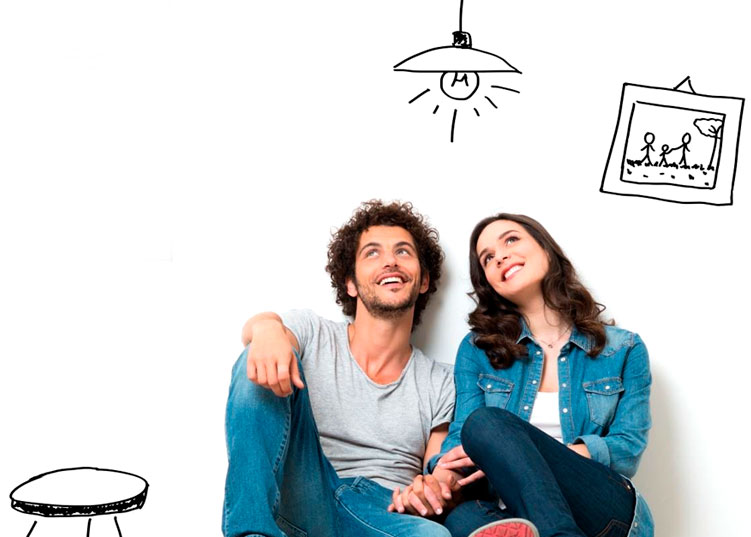 Casal feliz sonhando com a nova casa